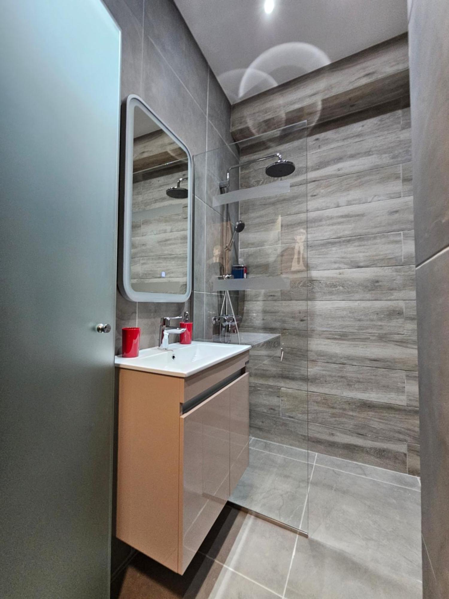 Dione Luxury Business Suite In The Heart Of アテネ エクステリア 写真